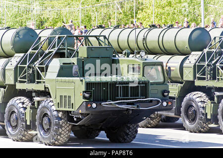 Samara, Russie - 9 mai 2017 : les transports militaires russes à la parade annuelle de la Journée de la Victoire Banque D'Images