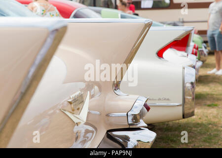 Ailes arrière sur American Cadillacs à Anne car show à Folkestone Kent England Banque D'Images