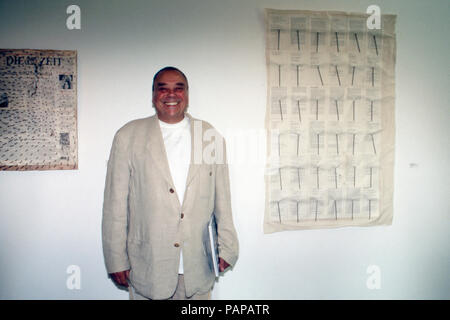 Maler und Objektkünstler Günther Uecker bei senneur Ausstellung 'Zeichen Setzen' bei der Langen Foundation à Neuss, Allemagne 2005. Artiste peintre allemand et de l'objet à son Guenther Uecker exposition 'Zeichen Setzen' à la Fondation Langen à Neuss, Allemagne 2005. Banque D'Images