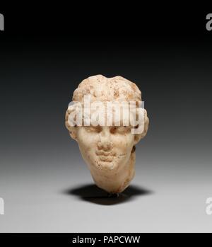 En tête d'un satyre femelle. Culture : le grec. Dimensions : H. 2 3/4 in. (7 cm). Date : 3e ou 2e siècle avant J.-C.. Modelé délicatement, avec la tête rejetée en arrière et les yeux mi-clos dans l'extase. Musée : Metropolitan Museum of Art, New York, USA. Banque D'Images