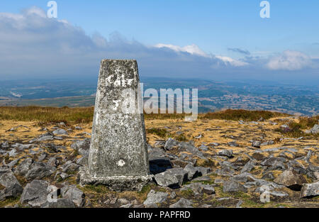 Trig Point en haut de l'Ardanaiseig, l'Est de Brecon Beacons, Nouvelle-Galles du Sud Banque D'Images