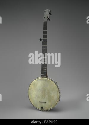 Banjo. Dimensions : Hauteur : 36 in. (91,5 cm) de diamètre (tête) : 11 7/16 po. (29 cm) Longueur (chaîne la plus longue) : 30 1/8 in. (76,5 cm) Longueur (plus courte chaîne) : 22 5/8 po. (57,5 cm). Bouilloire : Hercules McCord (American, Saint Louis 1855-1890 Saint Louis). Date : ca. 1884. Musée : Metropolitan Museum of Art, New York, USA. Banque D'Images