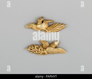 Paire d'ornements d'Sword-Grip (Menuki). Culture : le japonais. Dimensions : L. de chaque 1 9/16 in. (4 cm) ; Wt. de chaque 0,3 oz. (8,5 g). Date : le 18e siècle. Musée : Metropolitan Museum of Art, New York, USA. Banque D'Images