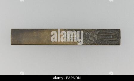 Manche du couteau (Kozuka). Culture : le japonais. Dimensions : L. 3 13/16 in. (9,7 cm) ; W. 9/16 in. (1,4 cm), épaisseur 3/16 po. (0,5 cm) ; WT. 1.1 oz. (31,2 g). Date : le 18e siècle. Musée : Metropolitan Museum of Art, New York, USA. Banque D'Images