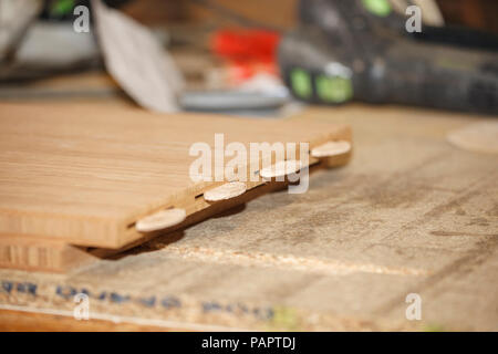 Planche de bois avec ébénisterie in close up Banque D'Images