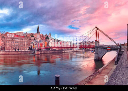 Vieille ville de Lyon au coucher du soleil magnifique, France Banque D'Images