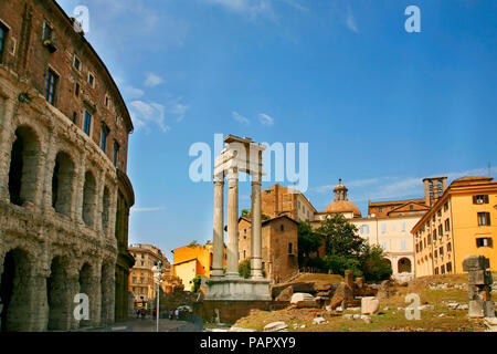 Temple d'Apollon Sosien - Ruines par le Teatro di Marcello, Rome - Italie 3 Banque D'Images