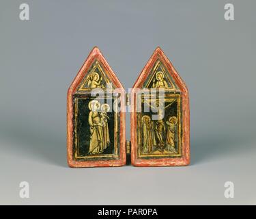 Diptyque de dévotion avec l'Annonciation, la Vierge et l'enfant, et la Crucifixion. Culture : l'italien. Dimensions : H. 3 11/16 in. (9,3 cm). Date : 1400-1425. Musée : Metropolitan Museum of Art, New York, USA. Banque D'Images