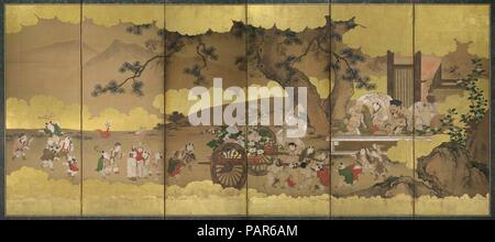 Sept Dieux de la bonne fortune et enfants chinois. Artiste : Kano Chikanobu (japonais, 1660-1728). Culture : le Japon. Dimensions : 69 1/4 x 153 in. (175,9 x 388,6 cm). Date : 17ème-18ème siècle. Dans cet écran, trois des sept dieux de la bonne fortune (, Ebisu, Daikoku et Hotei) et un groupe d'enfants chinois servent de références visuelles pour la richesse, la prospérité, et l'abondance. Certains des enfants tirer un panier de fleurs (hana-guruma) chargé d'un panier de bambou débordant de pivoines (emblématique de la richesse et l'honneur) et d'autres fleurs associées à la bonne fortune. Le panier de fleurs, un autre sujet populaire pour s Banque D'Images