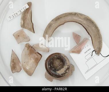 Des fragments de verre. Culture : le copte. Dimensions : Stockage (petri diam.) : 5 9/16 in. (14,1 cm). Date : 4ème siècle. Musée : Metropolitan Museum of Art, New York, USA. Banque D'Images