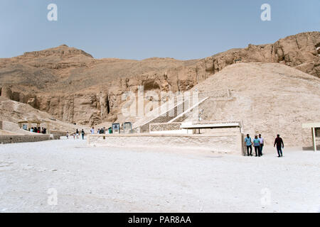 La tombe du pharaon Toutânkhamon (King Tut), réputée pour sa richesse de l'or et de précieuses antiquités, dans la Vallée des Rois, Louxor, Egypte. Banque D'Images