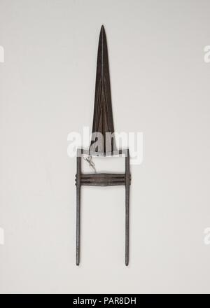 Dague (Katar). Culture : L'Indien. Dimensions : L. 14 3/8 in. (36,5 cm) ; L. de blade 8 in. (20,3 cm) ; W. 3 1/2 in. (8,9 cm) ; D. 1/2 in. (1,3 cm) ; WT. 16.6 oz. (470,6 g). Date : 18e-19e siècle. Musée : Metropolitan Museum of Art, New York, USA. Banque D'Images