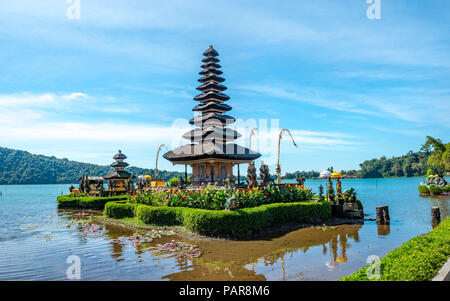 L'eau bouddhiste temple Pura Ulun Danu Bratan, le lac Bratan, Bali, Indonésie Banque D'Images