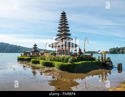 L'eau bouddhiste temple Pura Ulun Danu Bratan, le lac Bratan, Bali, Indonésie Banque D'Images