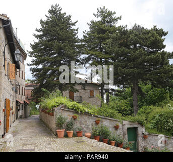 Aperçu de ce beau pays de Montemonaco, Ascoli Piceno Banque D'Images