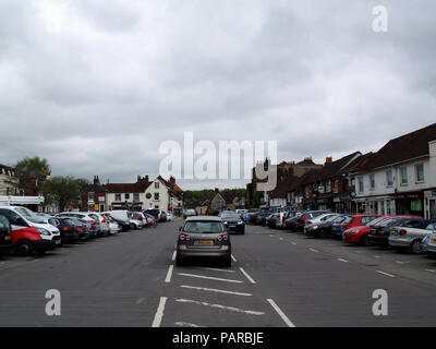 La place du village dans le village traditionnel Anglais de Wickham, Hampshire, England, UK Banque D'Images