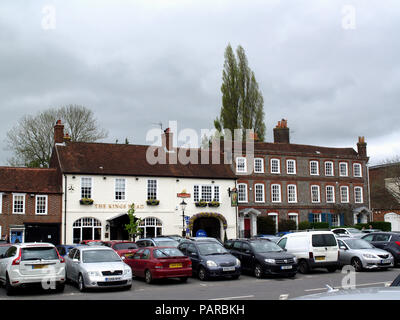 La place du village dans le village traditionnel Anglais de Wickham, Hampshire, England, UK Banque D'Images