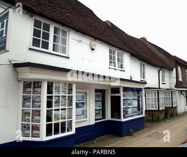 Magasins de détail dans le village traditionnel Anglais de Wickham, Hampshire, England, UK Banque D'Images