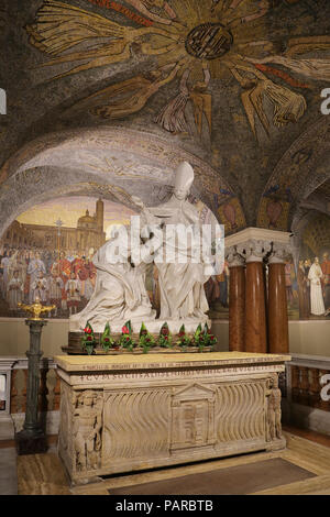 ASCOLI PICENO, ITALIE - 02 juin 2014 : Dôme de la cathédrale de S. Emidio à Ascoli Piceno, Italie le 02 juin 2014. Dans la crypte de la cathédrale Banque D'Images