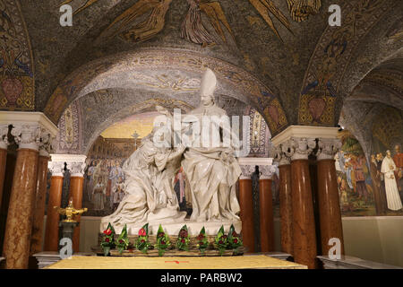 ASCOLI PICENO, ITALIE - 02 juin 2014 : Dôme de la cathédrale de S. Emidio à Ascoli Piceno, Italie le 02 juin 2014. Dans la crypte de la cathédrale Banque D'Images