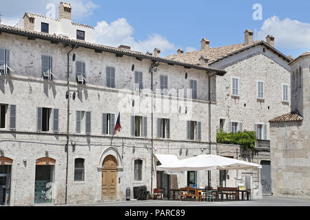 ASCOLI PICENO, ITALIE - 02 juin 2014 : Place Arringo est la plus ancienne place monumentale de la ville de Ascoli Piceno. À proximité : Fonzi palace, Arengo palac Banque D'Images