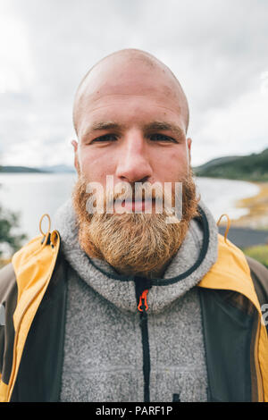 Portrait d'un homme voyageant dans les îles Lofoten Banque D'Images