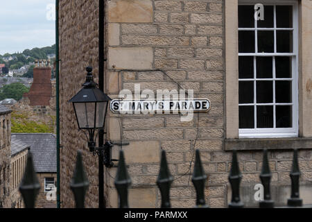 Les plaques de rue et des panneaux d'information dans le Lancashire Ville Ville de Lancaster, UK Banque D'Images