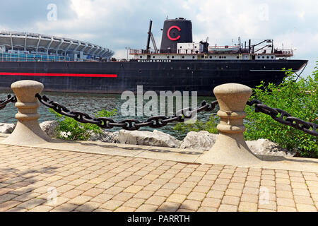 La William Mather Steamship est amarré dans le port de northcoast eaux du lac Érié dans le centre-ville de Cleveland, Ohio, USA. Banque D'Images