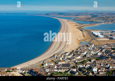 Dorset Portland Angleterre le 24 juillet, 2018 Vue de Portland Heights surplombant la ville de Fortune est bien, montrant Chesil Beach, port de Portland et th Banque D'Images