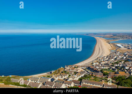 Dorset Portland Angleterre le 24 juillet, 2018 Vue de Portland Heights surplombant la ville de Fortune est bien, montrant Chesil Beach, port de Portland et th Banque D'Images