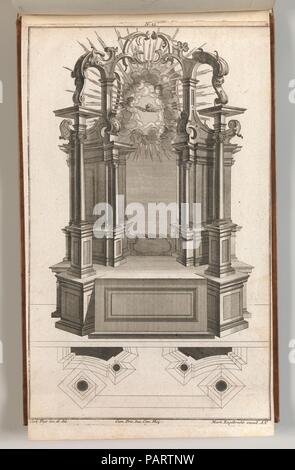 Conception d'un autel Monumental, planche n de 'Inventierte Altäre Unterschiedliche Neu mit darzu gehörigen Profillen u. Grundrißen.'. Artiste : Carl Pier (allemand, actif Augsburg, ca. 1750). Dimensions : hors tout : 8 7/16 x 13 3/4 in. (21,5 × 35 cm). Editeur : Martin Engelbrecht (allemand, Augsburg Augsbourg 1684-1756). Date : Imprimé ca. 1750-56. Ornement imprimer avec une conception d'un autel dans un style baroque tardif, avec un fronton ajouré dans lequel le Saint Esprit sous la forme d'une colombe a été représenté entouré d'un chérubins. L'aménagement intérieur de l'autel est représenté directement au-dessous de l'altitude. Cette pr Banque D'Images