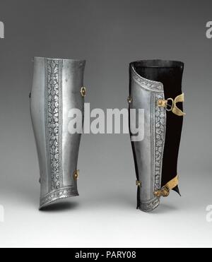 Paire de Greaves (bas de la jambe de défense). Culture : l'italien. Dimensions : 27,159.10 ; L. 13 7/8 in. (35,3 cm) ; O. 5. (12,7 cm) ; D. 4 1/2 in. (11,4 cm) ; WT. 1 lb. 7.6 oz. (669 g) ; 27,159.11 ; L. 13 7/8 in. (35,3 cm) ; O. 5. (12,7 cm) ; D. 4 1/2 in. (11,4 cm) ; WT. 1 lb. 6.1 oz. (626,5 g). Date : ca. 1550 à 1575. Cette paire de Greaves (bas de la jambe de défense) fait partie d'un nombre exceptionnellement important armor 151064 (acc. no. 27,159.1) de l'armoirie de la famille de Dos Aguas à Valence, en Espagne. Le 151064 contient des pièces pour utilisation dans la bataille et pour l'inclinaison dans les deux la mode italienne et allemande. L'inclinaison était un de Banque D'Images