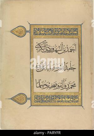 Folio à partir d'un Coran manuscrit. Calligraphe : Ahmad ibn al-Suhrawardi al-Bakri (d. 1320-21). Dimensions : 20 x 14 3/16 1/2''. (51.3 x 36.8cm). Enlumineur : Muhammad ibn 'Abdallah ibn Aibak. Date : du A.H. 707/ A.D. 1307-8. Au cours de la période Ilkhanide, une série de magnifiques grands Coran manuscrits ont été produites. Bien que peu peuvent être directement liés à la protection royale, de la taille et de la qualité de leur papier, avec leur splendide la calligraphie et l'enluminure, suggèrent qu'ils ont été produits pour les membres de la cour ilkhanide. Ce folio de l 'Anonyme Bagdad Qur'an' (ainsi appelé en raison de c Banque D'Images