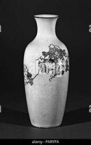 Jar. Culture : la Chine. Dimensions : 7 5/8 x 3 1/8 in. (19,4 x 7,9 cm). Musée : Metropolitan Museum of Art, New York, USA. Banque D'Images