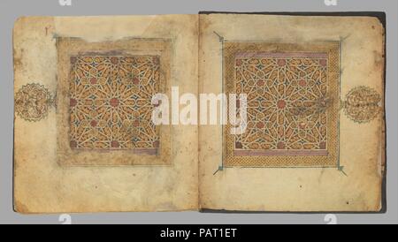 Section d'un Coran manuscrit. Dimensions : 7 15/16 x 7 9/16 in. (20,2 x 19,2 cm). Date : ca. 1300. Comme le deuxième volume d'une partie de sept Coran manuscrit, ce codex ne contient pas de colophon, mais il s'ouvre sur une double page lumineux complexes strapwork roulement géométrique très comparables à des conceptions de l'Afrique du Nord et d'Andalousie. Marginalia indiquent que ce coran a appartenu à la bibliothèque d'un ribat (auberge) dans la ville sainte de Médine pouvant accueillir les résidents marocains. Musée : Metropolitan Museum of Art, New York, USA. Banque D'Images