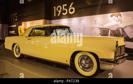 Memphis, TN/USA - 21 septembre 2017 : Elvis Presley's jaune 1956 Lincoln Continental Mark II, Memphis, TN. Banque D'Images