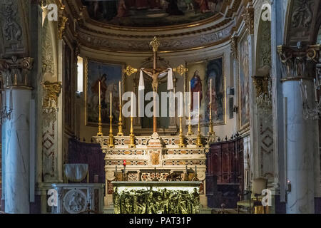 Intérieur de l'église de San Martino, Portofino, Ligurie, Italie. Banque D'Images