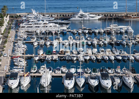 Les bateaux de plaisance de Cap-d'Ail Marina, France. Banque D'Images