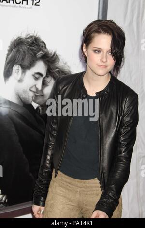 New York 3-1-10 Kristen Stewart Photo de John Barrett/PHOTOlink.net Banque D'Images