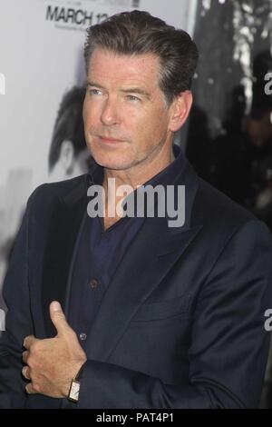 New York 3-1-10 Pierce Brosnan Photo de John Barrett/PHOTOlink.net Banque D'Images