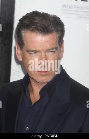 New York 3-1-10 Pierce Brosnan Photo de John Barrett/PHOTOlink.net Banque D'Images