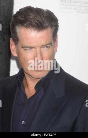 New York 3-1-10 Pierce Brosnan Photo de John Barrett/PHOTOlink.net Banque D'Images