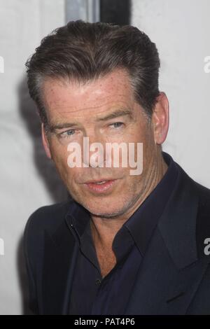 New York 3-1-10 Pierce Brosnan Photo de John Barrett/PHOTOlink.net Banque D'Images