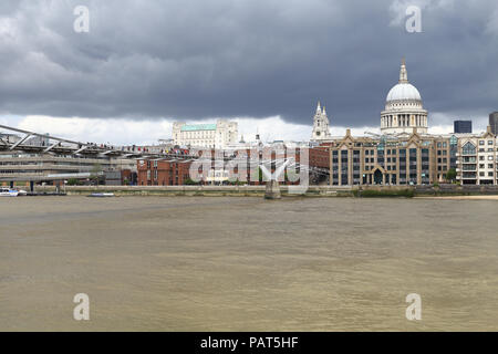 Vue de Londres sur la Tamise Banque D'Images