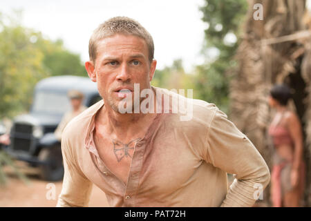 DATE DE SORTIE : Août 24, 2018 TITRE : Papillon STUDIO : Bleecker Street Media Director : Michael Noer PLOT : un prisonnier détenu sur une île éloignée des parcelles de son évasion. Un remake du film de 1973 'Papillon'. Avec : CHARLIE HUNNAM que Henri Charriere 'Papillon'. (Crédit Image : © Bleecker Street Media/Divertissement Photos) Banque D'Images