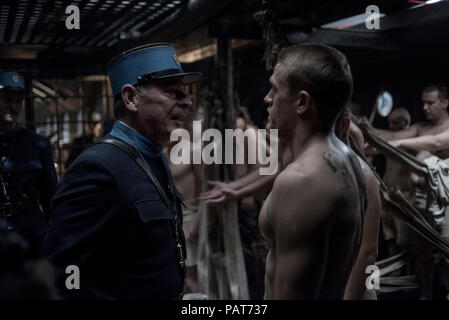 DATE DE SORTIE : Août 24, 2018 TITRE : Papillon STUDIO : Bleecker Street Media Director : Michael Noer PLOT : un prisonnier détenu sur une île éloignée des parcelles de son évasion. Un remake du film de 1973 'Papillon'. Avec : CHARLIE HUNNAM que Henri Charriere 'Papillon'. (Crédit Image : © Bleecker Street Media/Divertissement Photos) Banque D'Images