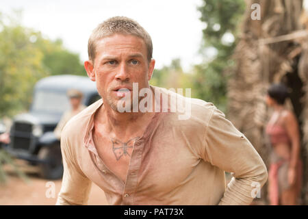 DATE DE SORTIE : Août 24, 2018 TITRE : Papillon STUDIO : Bleecker Street Media Director : Michael Noer PLOT : un prisonnier détenu sur une île éloignée des parcelles de son évasion. Un remake du film de 1973 'Papillon'. Avec : CHARLIE HUNNAM que Henri Charriere 'Papillon'. (Crédit Image : © Bleecker Street Media/Divertissement Photos) Banque D'Images