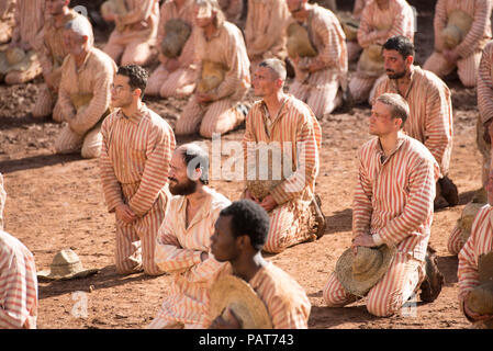 DATE DE SORTIE : Août 24, 2018 TITRE : Papillon STUDIO : Bleecker Street Media Director : Michael Noer PLOT : un prisonnier détenu sur une île éloignée des parcelles de son évasion. Un remake du film de 1973 'Papillon'. Avec : CHARLIE HUNNAM que Henri Charriere 'Papillon'. (Crédit Image : © Bleecker Street Media/Divertissement Photos) Banque D'Images