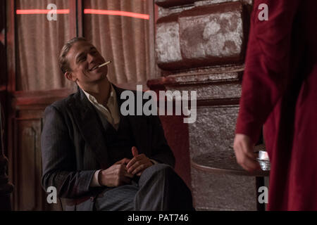 DATE DE SORTIE : Août 24, 2018 TITRE : Papillon STUDIO : Bleecker Street Media Director : Michael Noer PLOT : un prisonnier détenu sur une île éloignée des parcelles de son évasion. Un remake du film de 1973 'Papillon'. Avec : CHARLIE HUNNAM que Henri Charriere 'Papillon'. (Crédit Image : © Bleecker Street Media/Divertissement Photos) Banque D'Images