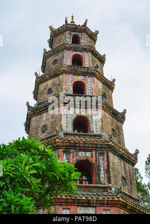 Hue, Vietnam - Jul 21, 2018. Vue de la pagode de Thien Mu à Hue, Vietnam. Hue est une ville au centre du Vietnam qui a été la capitale de 1802 à 1945 Banque D'Images